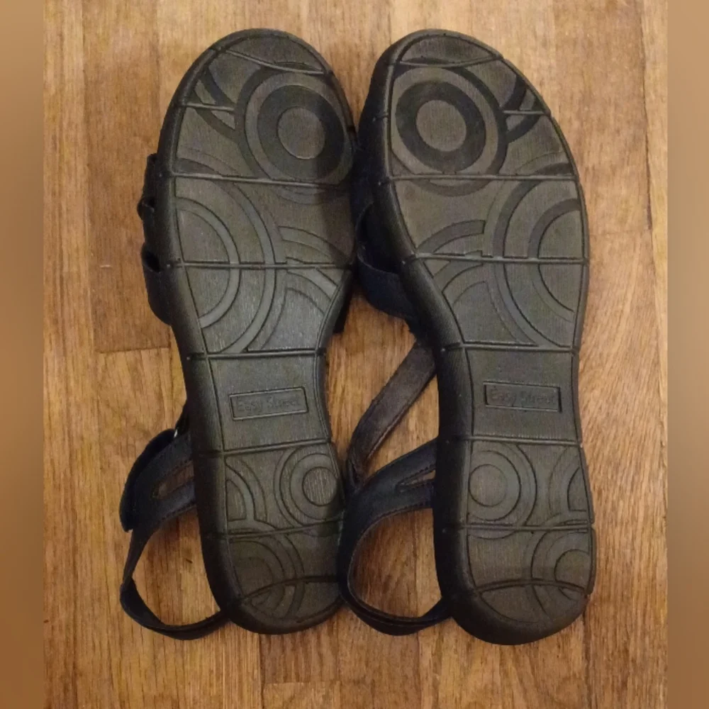 Easy Street Garette Sandals